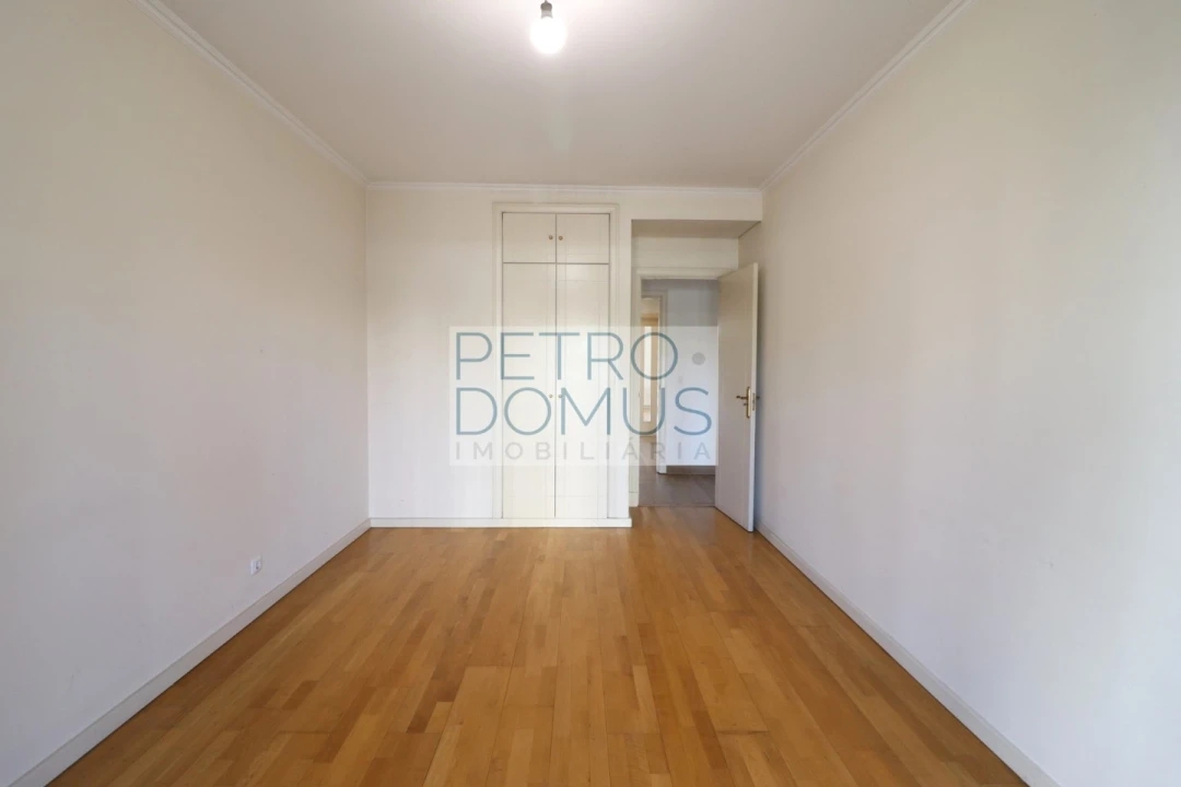 Apartamento T3 para Venda em Campolide Foto 41
