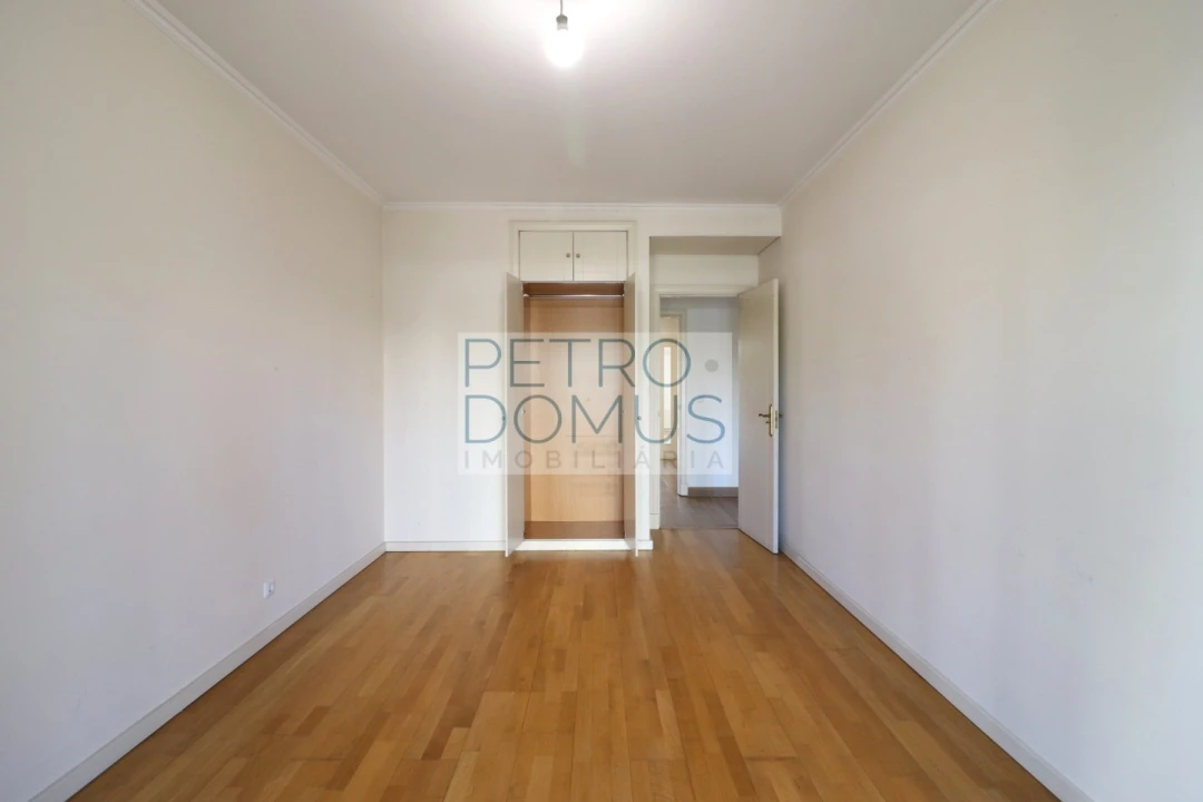 Apartamento T3 para Venda em Campolide Foto 42