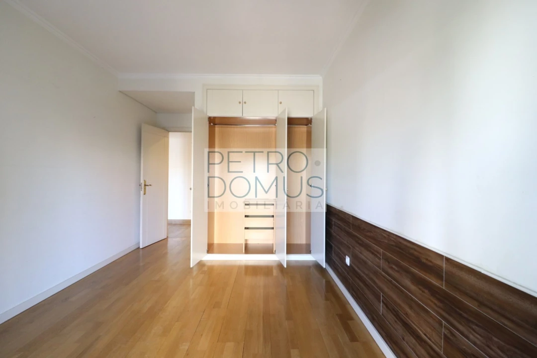 Apartamento T3 para Venda em Campolide Foto 52