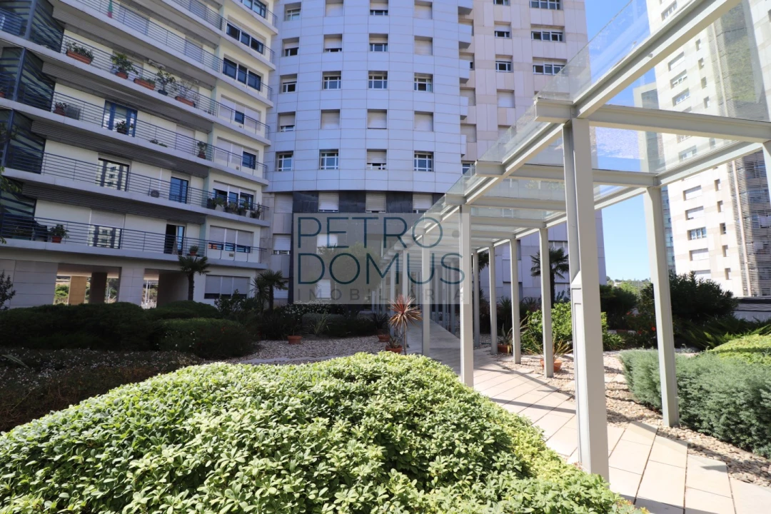 Apartamento T3 para Venda em Campolide Foto 58