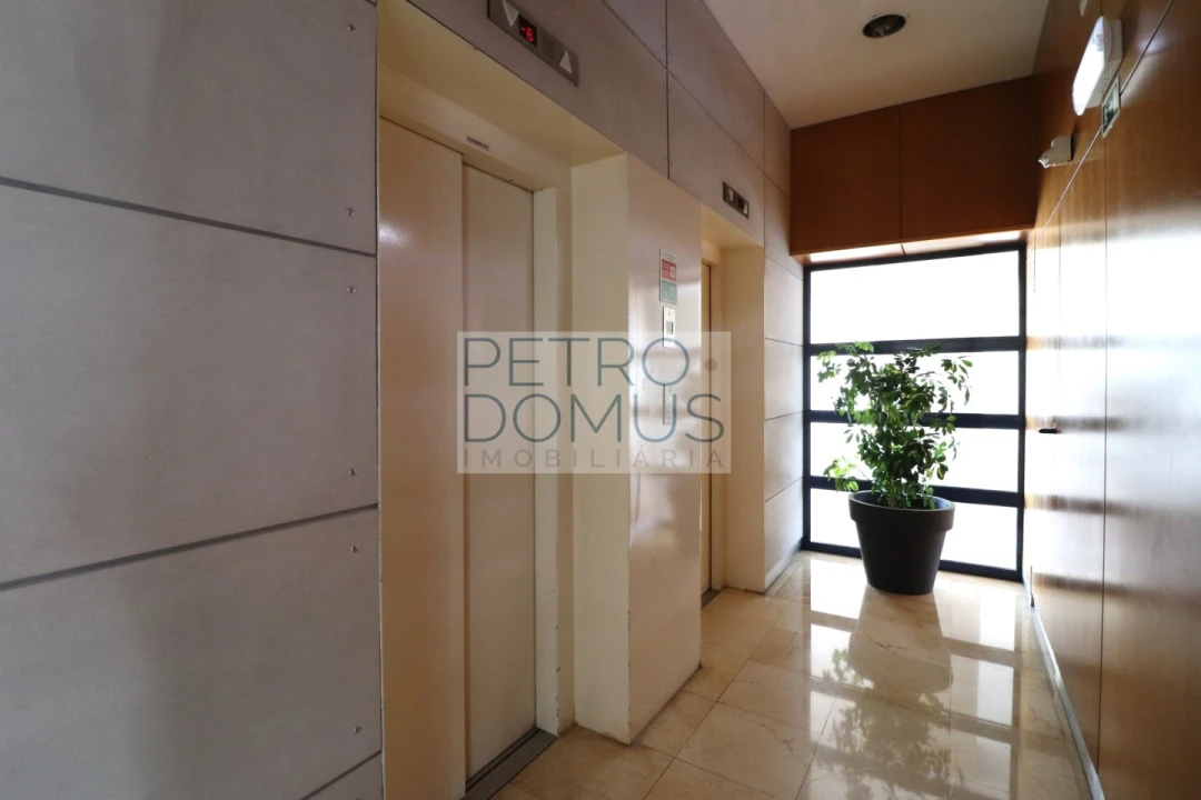 Apartamento T3 para Venda em Campolide Foto 61