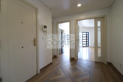 Apartamento T3 para Venda em Campolide