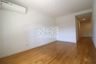 Apartamento T3 para Venda em Campolide