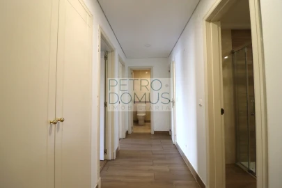 Apartamento T3 para Venda em Campolide