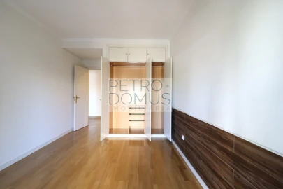 Apartamento T3 para Venda em Campolide