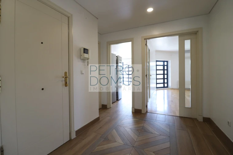 Apartamento T3 para Venda em Campolide Foto 23