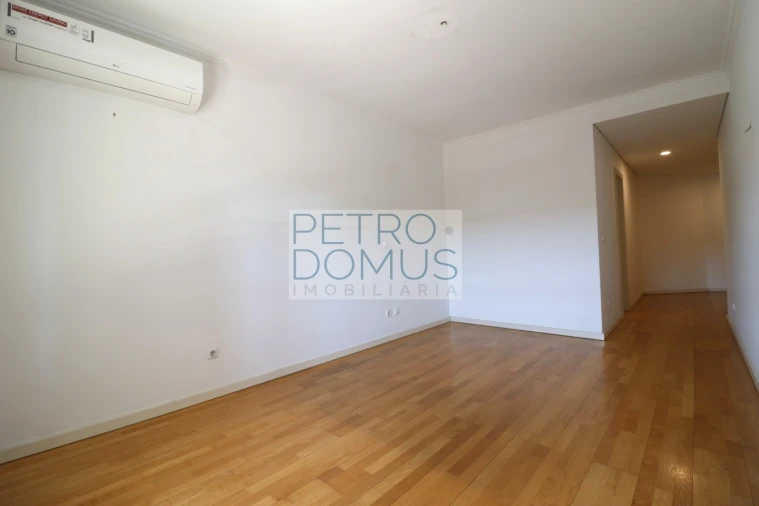 Apartamento T3 para Venda em Campolide Foto 33