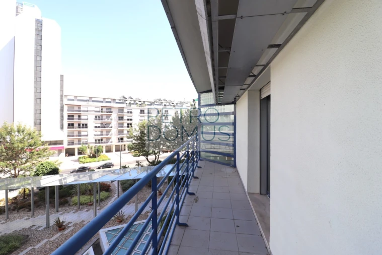 Apartamento T3 para Venda em Campolide Foto 46