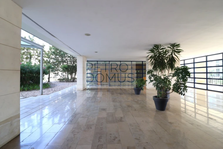 Apartamento T3 para Venda em Campolide Foto 63
