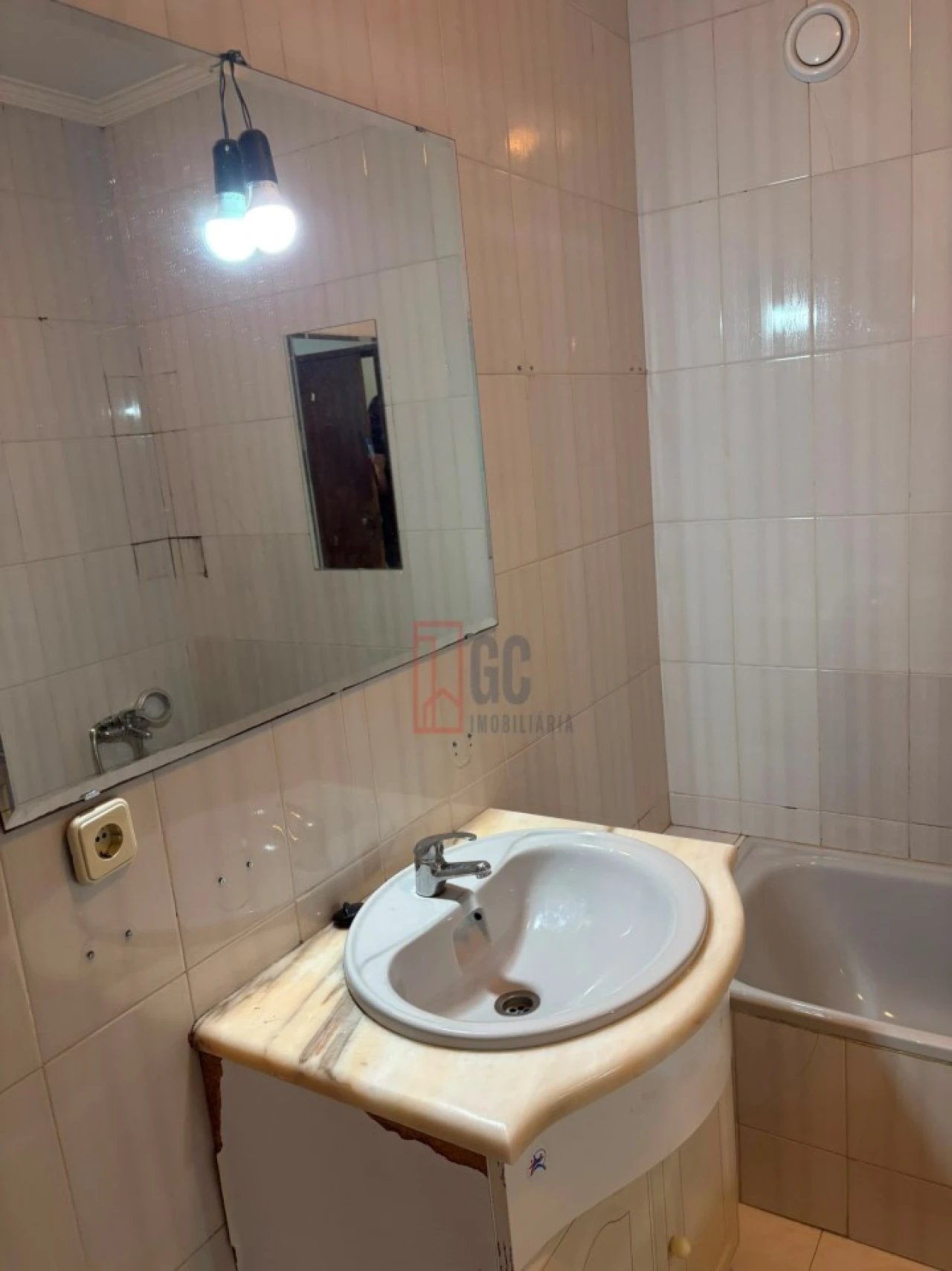 Apartamento T2 para Venda em Oliveira do Douro Foto 9