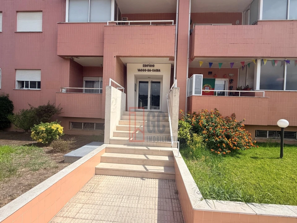Apartamento T2 para Venda em Oliveira do Douro Foto 1