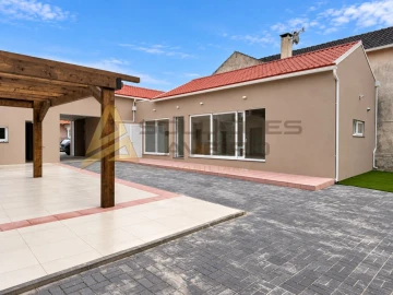 Moradia T2 para Venda em Esgueira