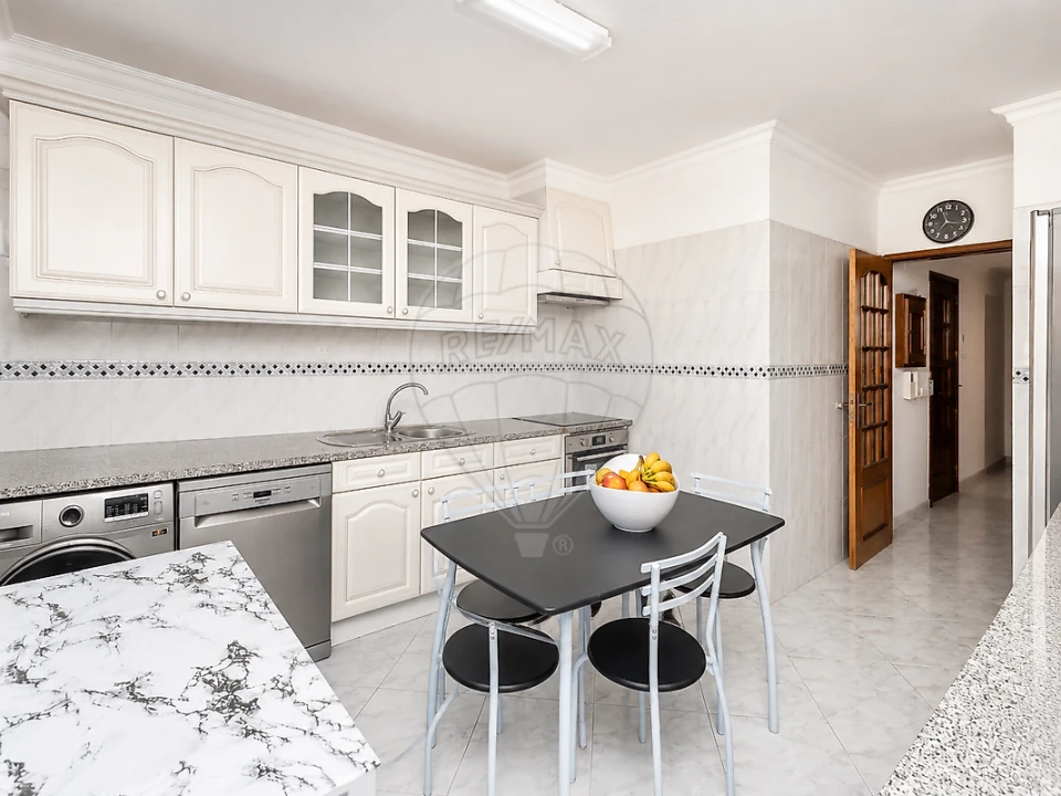 Apartamento T4 para Venda em Alcabideche Foto 11