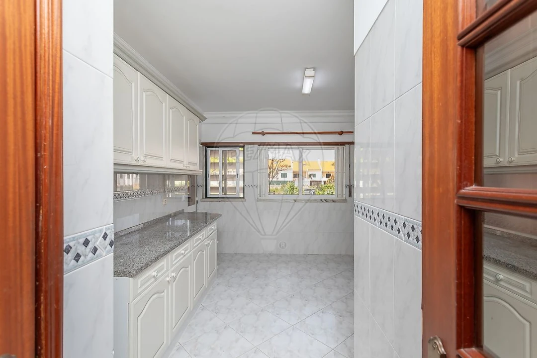 Apartamento T4 para Venda em Alcabideche Foto 9