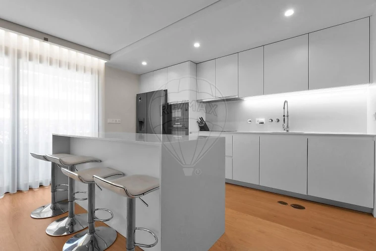 Apartamento T3 para Arrendamento em Canidelo Foto 6