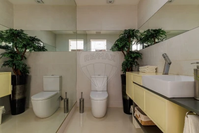Moradia T4 para Venda em Arcozelo