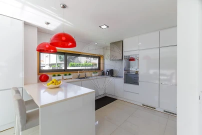 Moradia T4 para Venda em Arcozelo