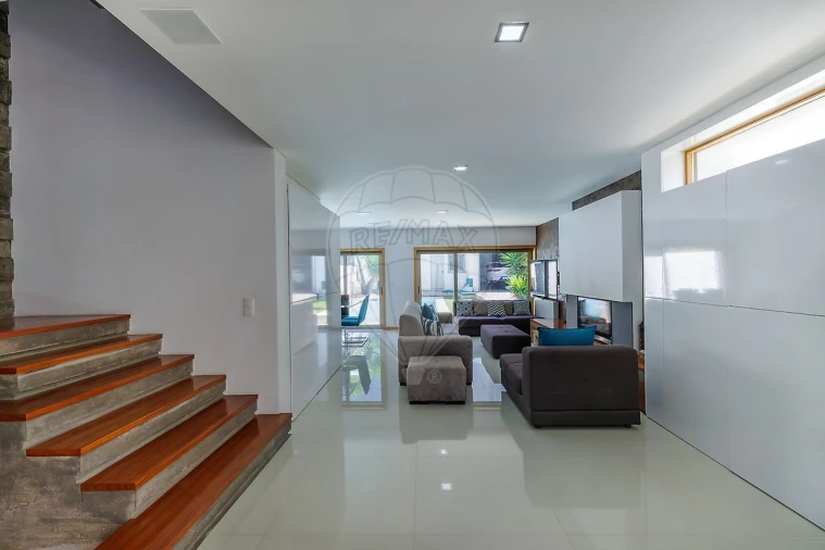 Moradia T4 para Venda em Arcozelo Foto 3