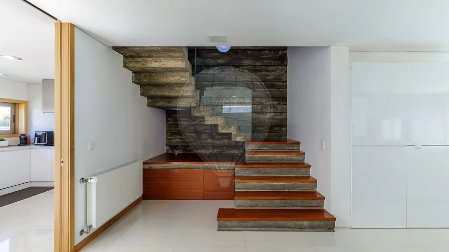 Moradia T4 para Venda em Arcozelo