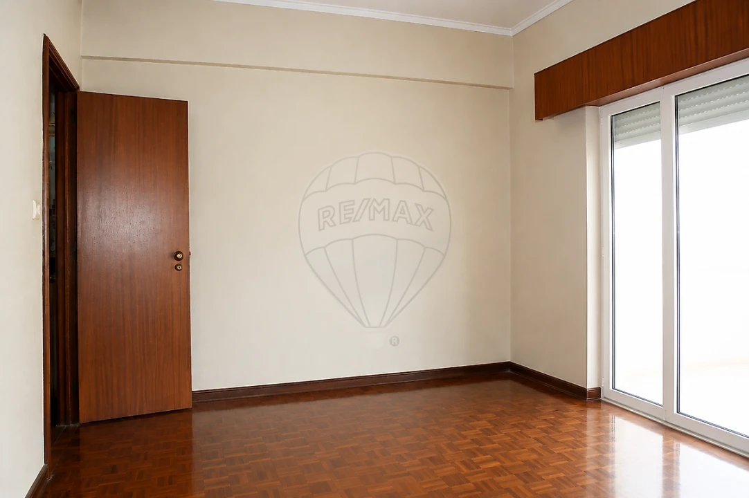 Apartamento T2 para Venda em Penha de França Foto 17