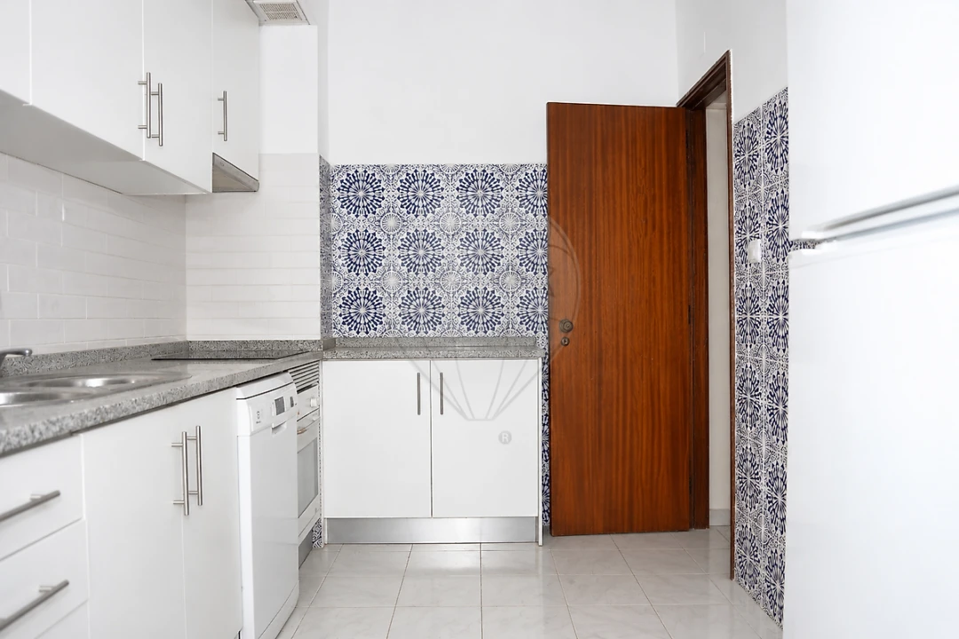 Apartamento T2 para Venda em Penha de França Foto 2