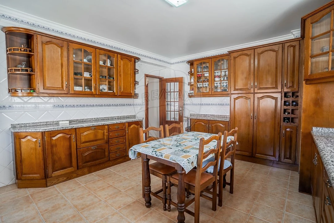 Moradia T4 para Venda em Caldas da Rainha - Santo Onofre e Serra do Bouro Foto 9