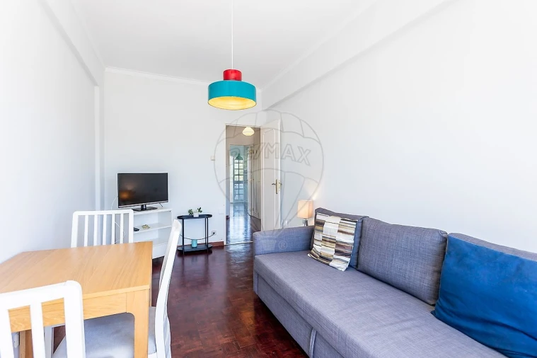 Apartamento T2 para Arrendamento em São Domingos de Benfica Foto 3