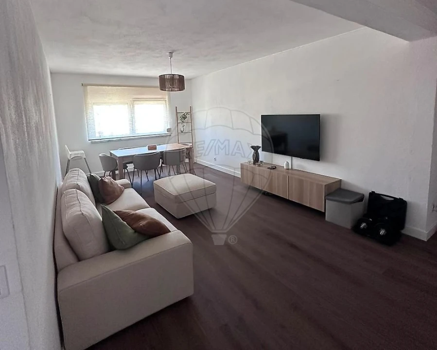 Apartamento T2 para Venda em Alfragide Foto 1