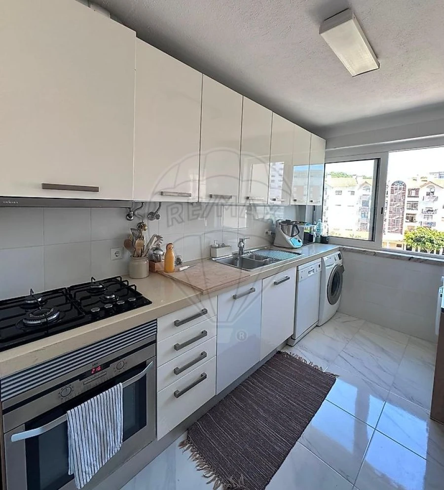 Apartamento T2 para Venda em Alfragide Foto 4