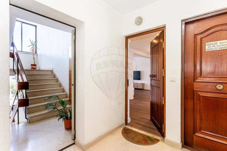 Apartamento T2 para Venda em Alfragide Foto 23