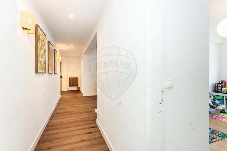 Apartamento T2 para Venda em Alfragide Foto 6