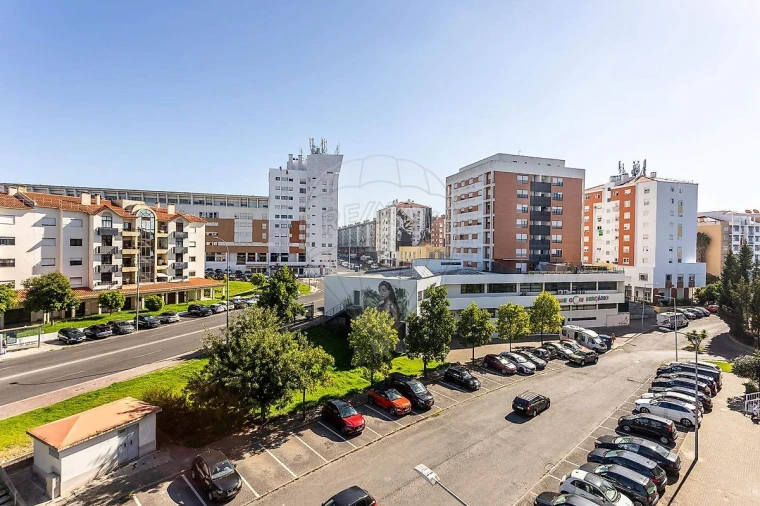 Apartamento T2 para Venda em Alfragide Foto 11