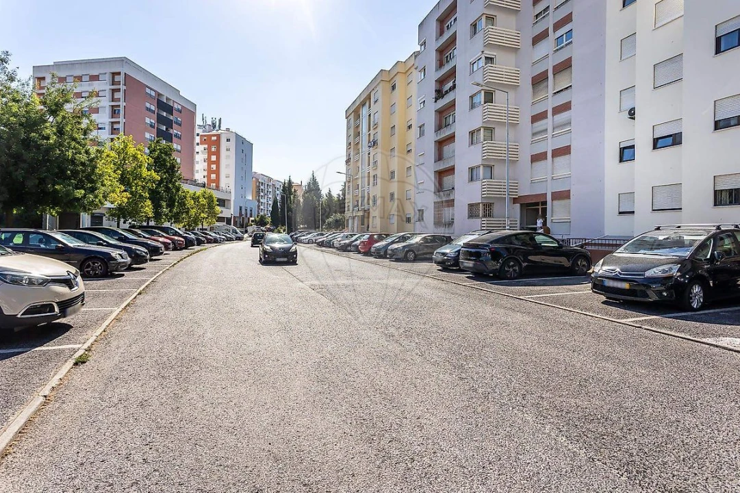 Apartamento T2 para Venda em Alfragide Foto 15