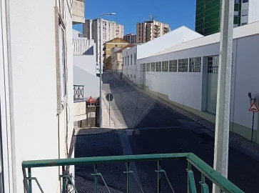 Apartamento T3 para Arrendamento em Carregado e Cadafais