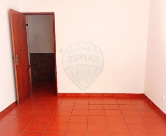 Apartamento T3 para Arrendamento em Carregado e Cadafais