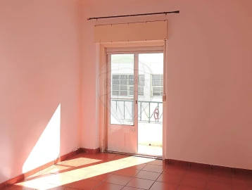 Apartamento T3 para Arrendamento em Carregado e Cadafais
