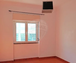 Apartamento T3 para Arrendamento em Carregado e Cadafais
