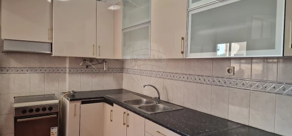 Apartamento T3 para Arrendamento em Carregado e Cadafais