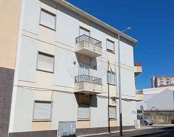 Apartamento T3 para Arrendamento em Carregado e Cadafais