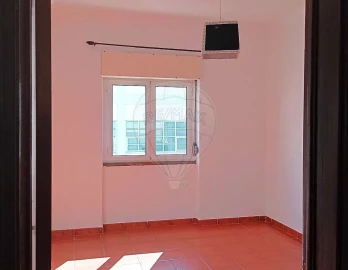 Apartamento T3 para Arrendamento em Carregado e Cadafais