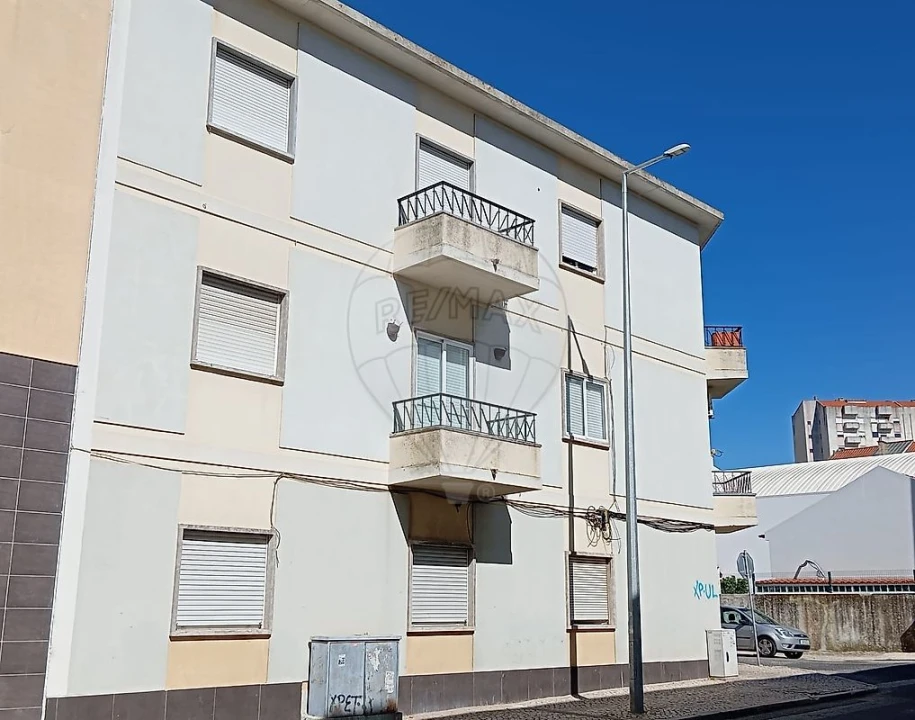 Apartamento T3 para Arrendamento em Carregado e Cadafais Foto 1