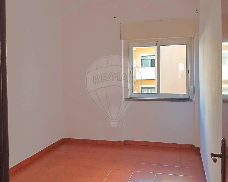 Apartamento T3 para Arrendamento em Carregado e Cadafais Foto 6