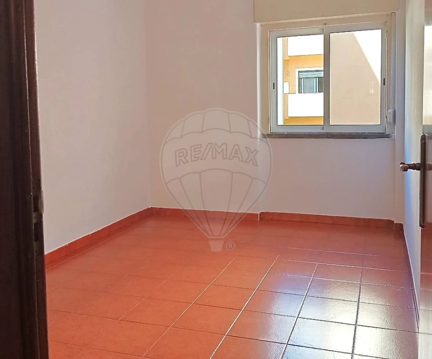 Apartamento T3 para Arrendamento em Carregado e Cadafais Foto 10
