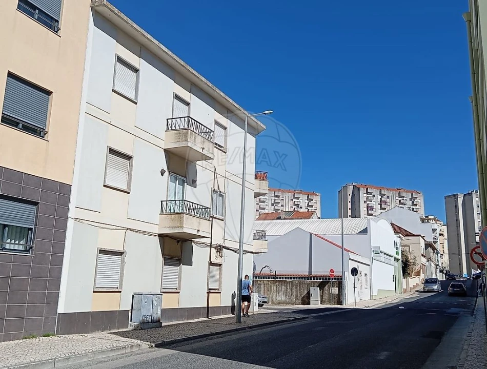 Apartamento T3 para Arrendamento em Carregado e Cadafais Foto 4