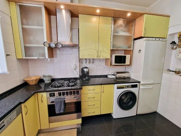 Apartamento T3 para Arrendamento em Alvalade