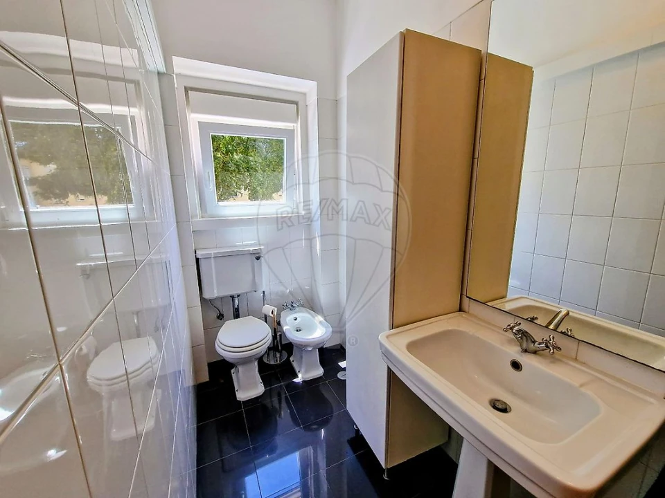 Apartamento T3 para Arrendamento em Alvalade Foto 13