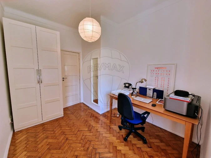 Apartamento T3 para Arrendamento em Alvalade Foto 10