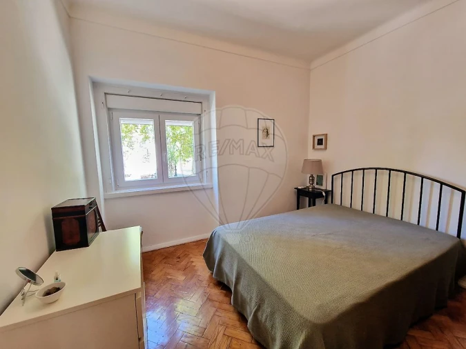 Apartamento T3 para Arrendamento em Alvalade Foto 5