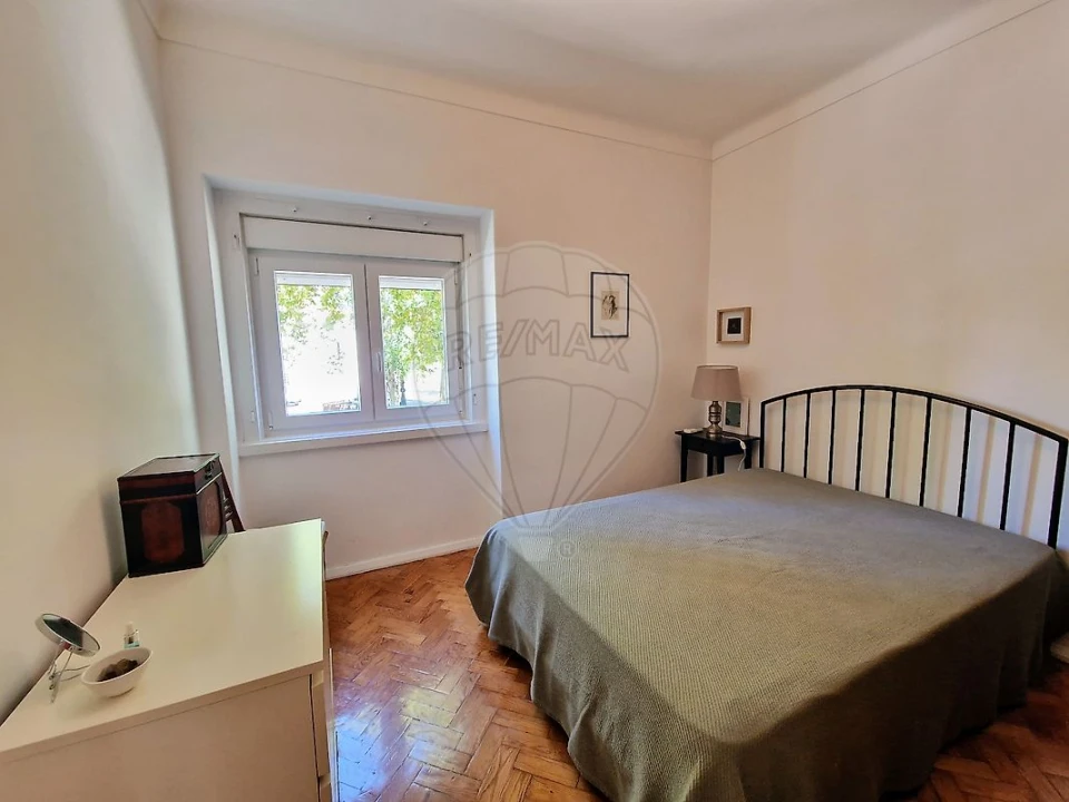 Apartamento T3 para Arrendamento em Alvalade Foto 5