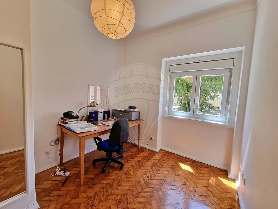 Apartamento T3 para Arrendamento em Alvalade Foto 11